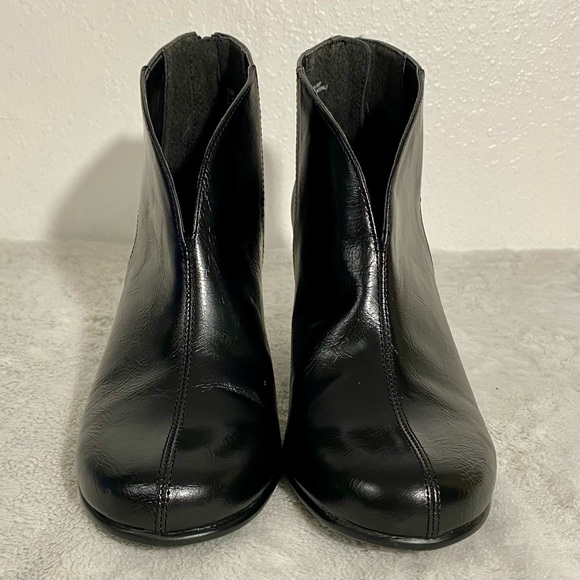 Aerosoles Gum Drop Black Faux Leather Ankle Booties Women’s Size 9.5M - Picture 4 of 11